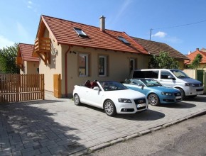 Szállás Győrben nyugodt csendes környezetben, alig pár percre a belvárostól. Kamerával őrzött parkoló.